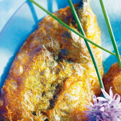 beignet de sardine dans une assiette