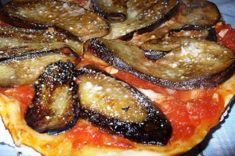 Petites pizzas d’aubergines à la napolitaine