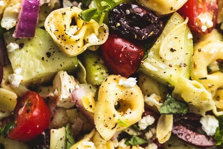 Salade de pâtes, tomates séchées et feta