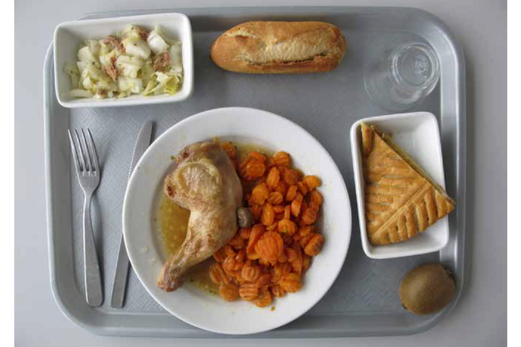 Pendant un an, ce prof a pris en photo les repas de la cantine du collège