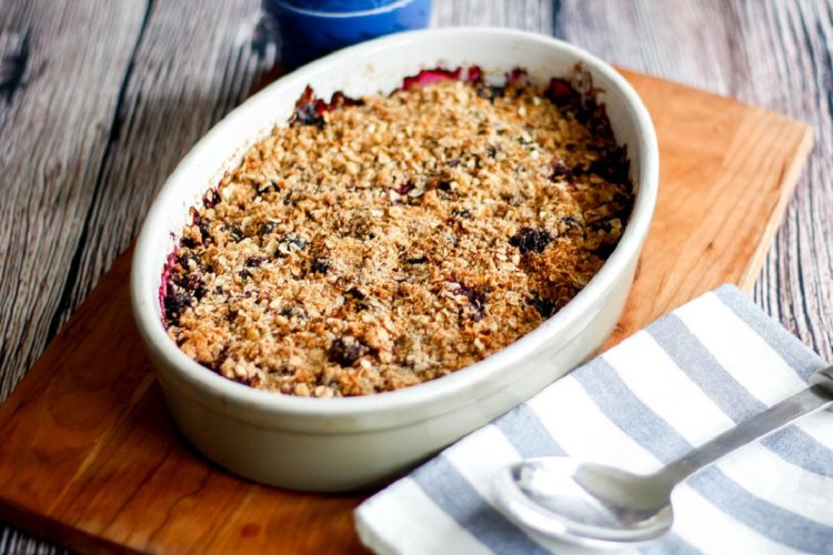 Crumble fruits des bois et pistaches