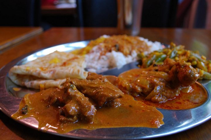 Poulet au curry et oignons