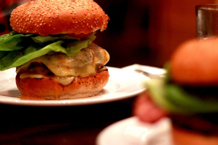 Burger gourmand au Morbier