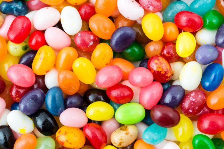 Cette substance toxique présente dans de nombreux bonbons sera bientôt interdite