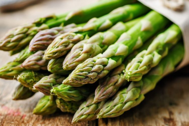 Pourquoi l’asperge donne cette odeur si particulière à l’urine ?