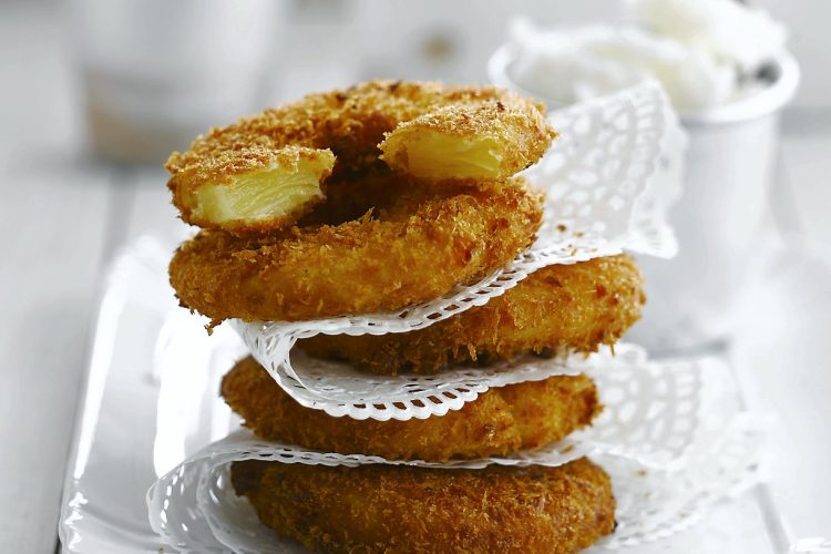 Beignets d’ananas à la noix de coco