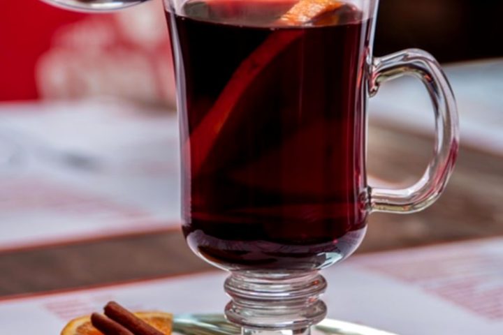Rhum, lait chaud et miel : le grog idéal pour passer l’hiver indemne !