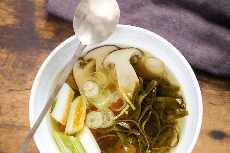 Bouillon de bœuf et kombu aux légumes