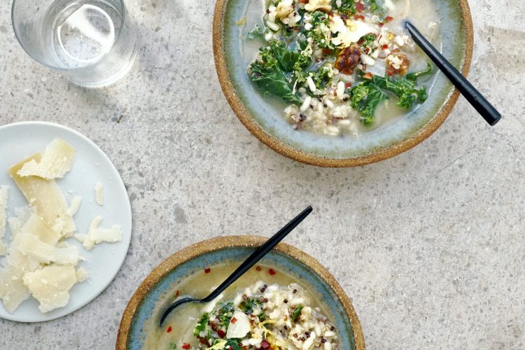 Bouillon de légumes au chou kale, quinoa et riz arborio