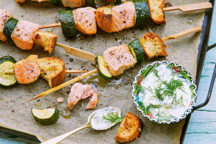 Brochettes de saumon et courgettes