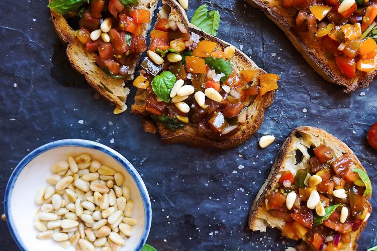 Bruschettas tomates, basilic et balsamique