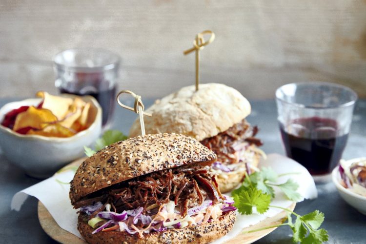 Burgers de canard sauvage avec sa sauce à l’orange et sa salade de chou rouge