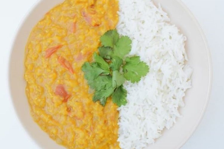 Lentilles corail au curcuma, gingembre et curry-coco