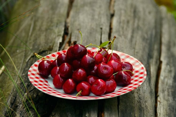 Pourquoi ne faut-il jamais croquer les noyaux des cerises