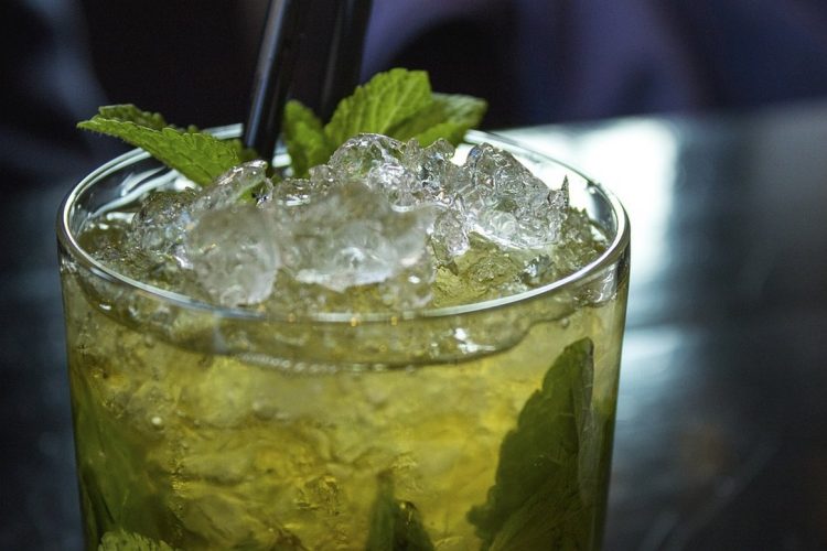 Une machine à Mojitos prépare vos cocktails en 30 secondes !