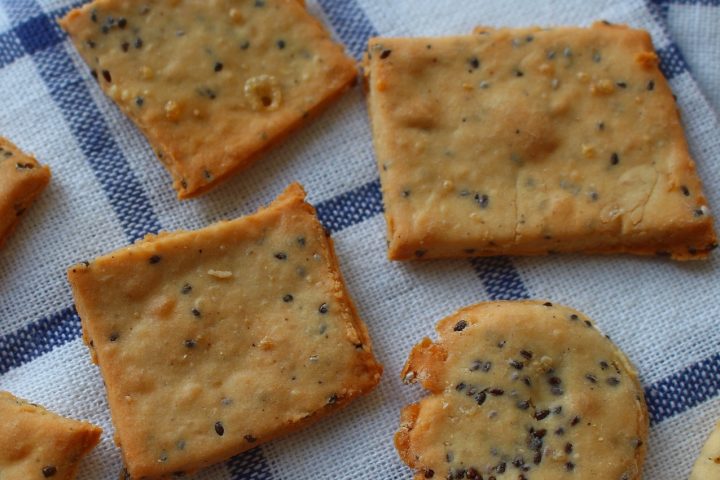 Recette crackers au froment et aux graines mélangées