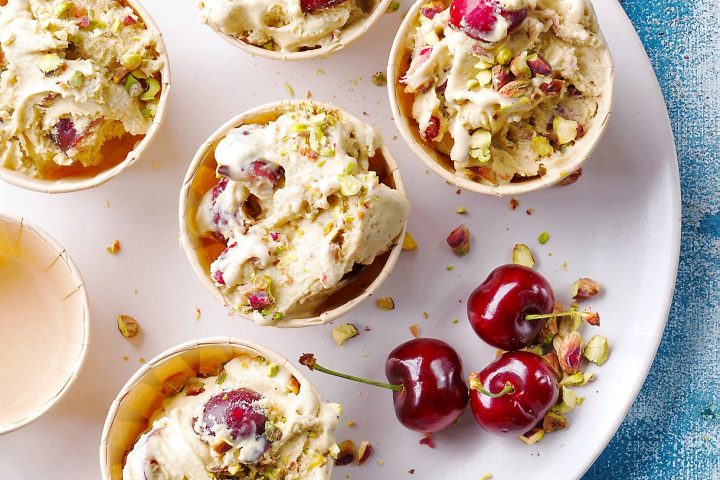 Crème glacée façon clafoutis cerises – pistaches