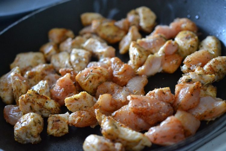 Poulet à la crème et champignons