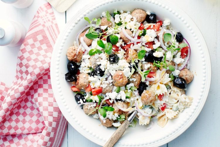 Farfalle à la grecque et boulettes de volaille