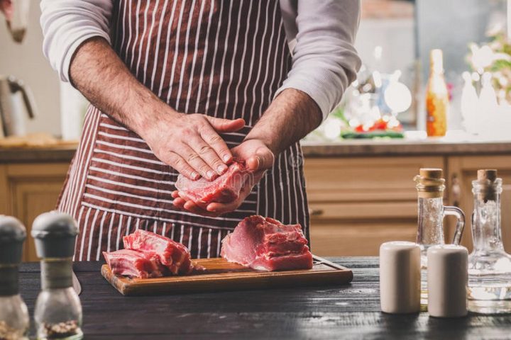 Connaître la cuisson de votre steak grâce à vos doigts : l’astuce ultime