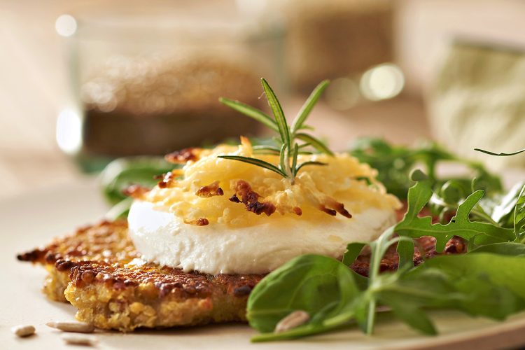 Galettes de graines croustillantes et chèvre frais