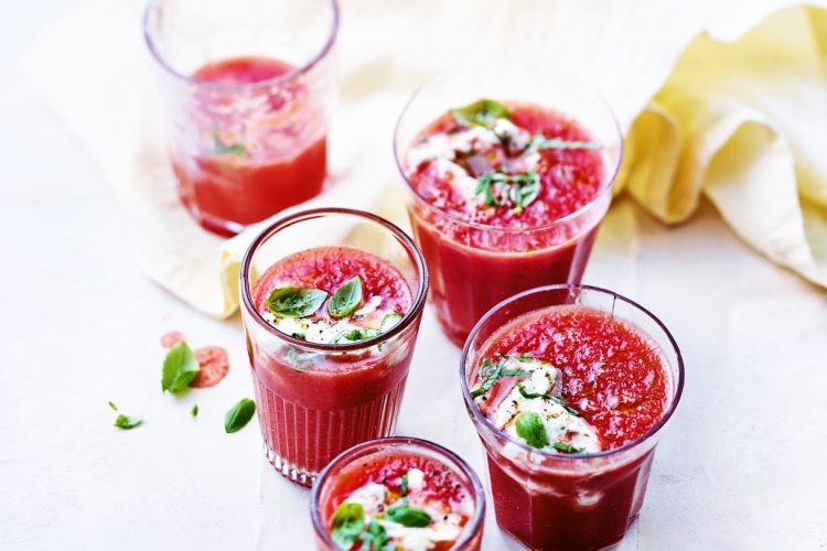 Gaspacho tomate-pastèque à la ricotta et au basilic