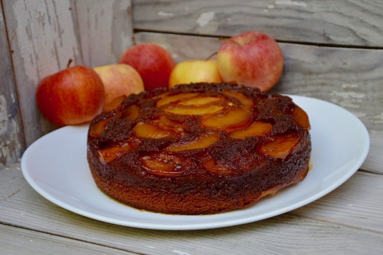 Gâteau renversé aux pommes caramélisées