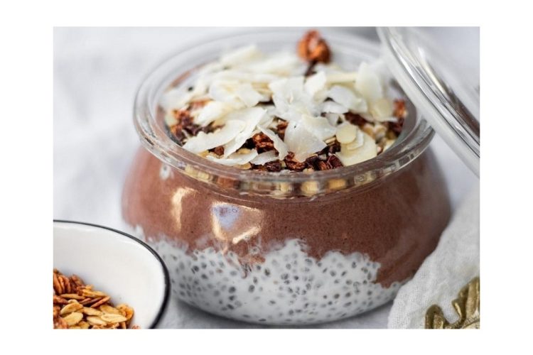 Un petit-déjeuner healthy chia et chocolat