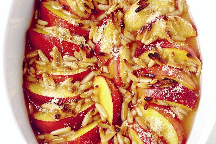 Gratin de nectarines aux pignons