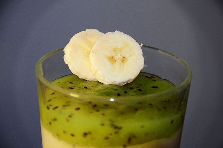 Mousse dessert à la banane et au kiwi