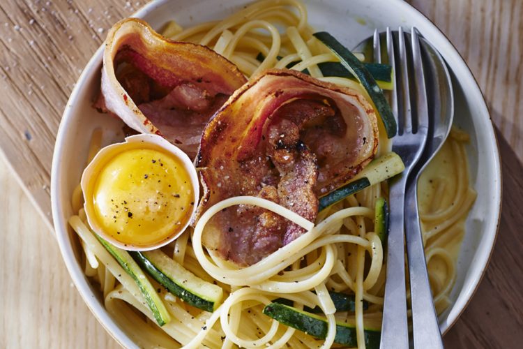 Linguines carbonara aux courgettes et pancetta