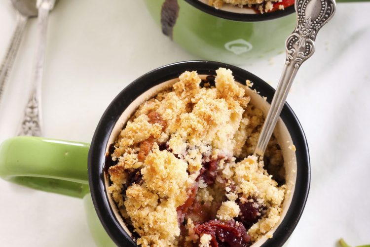 Mug cake crumble