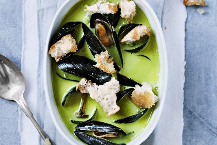 Nage de moules, crème de petits pois