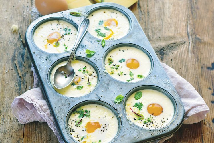 Œufs cocotte au fromage et aux herbes