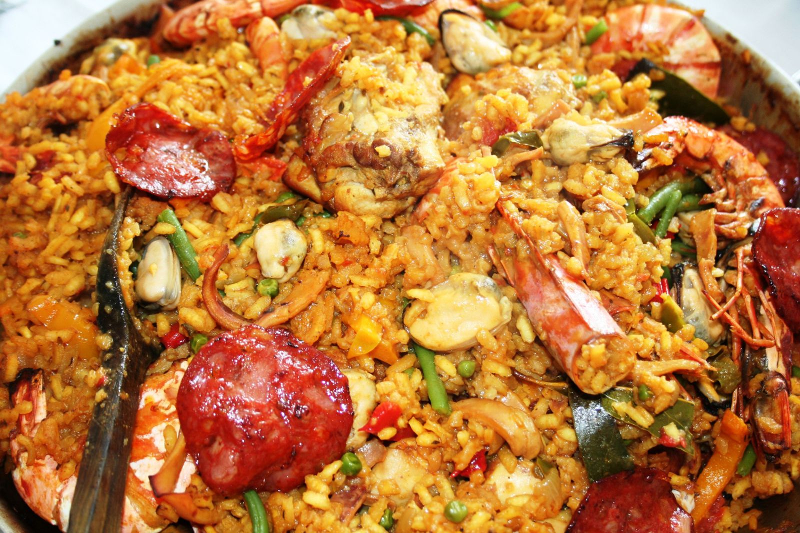 Paella aux gambas, poulet et chorizo Spécial Gastronomie