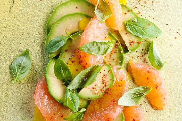 Pamplemousse à l’avocat et au basilic