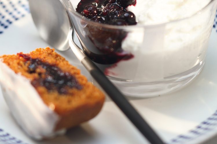 Panna cotta à l’Anis de Flavigny, marmelade au cassis