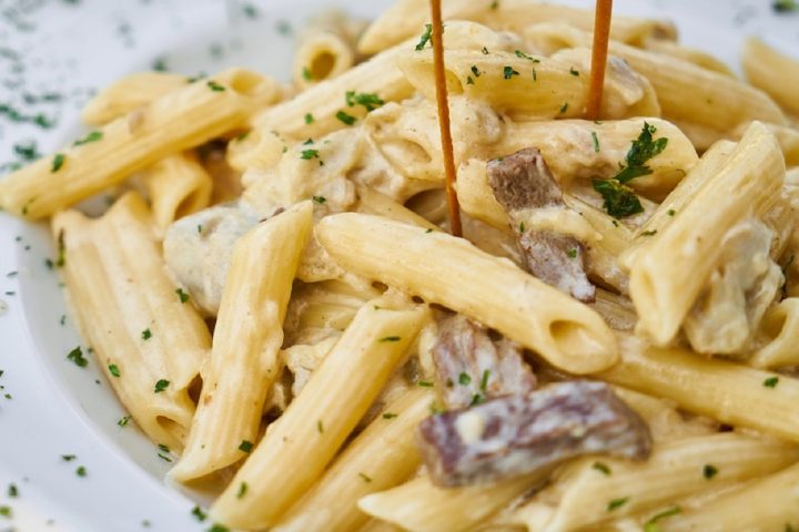 Poêlée de penne au poulet et aux petits légumes