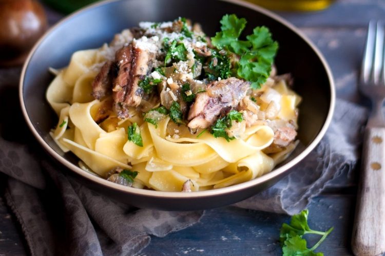 Ma recette du jour : pâtes fraîches, anchois, persil et parmesan