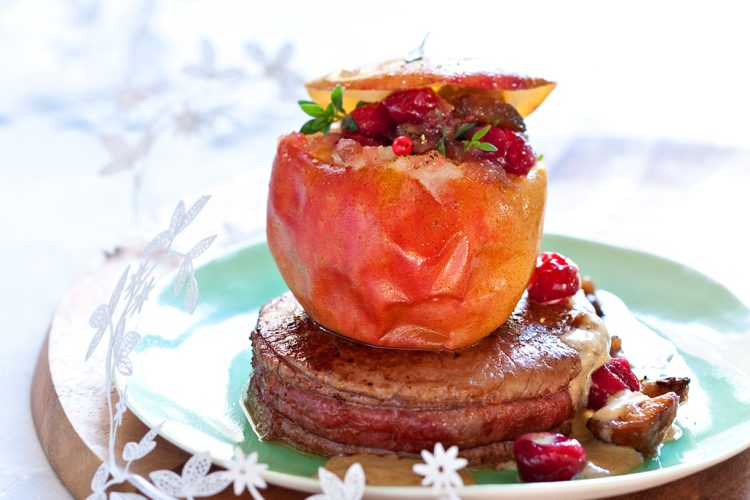 Pavé de biche, pommes farcies aux marrons et cranberries