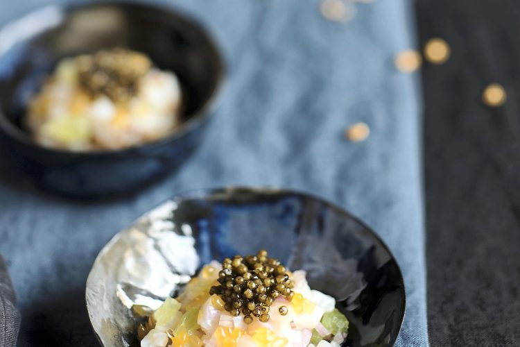 Petit tartare de Saint-Jacques, citron vert, clémentine et caviar