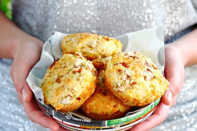 Petits cakes au comté et aux amandes