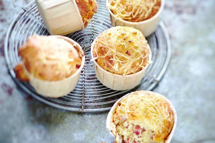 Petits muffins lardons, fromage, moutarde