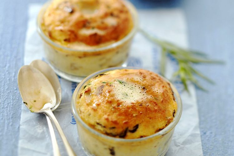 Petits soufflés de polenta aux pleurotes et au romarin