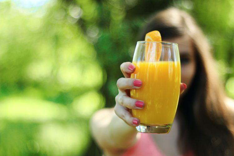 Jus d’orange pressé : combien de calories ?