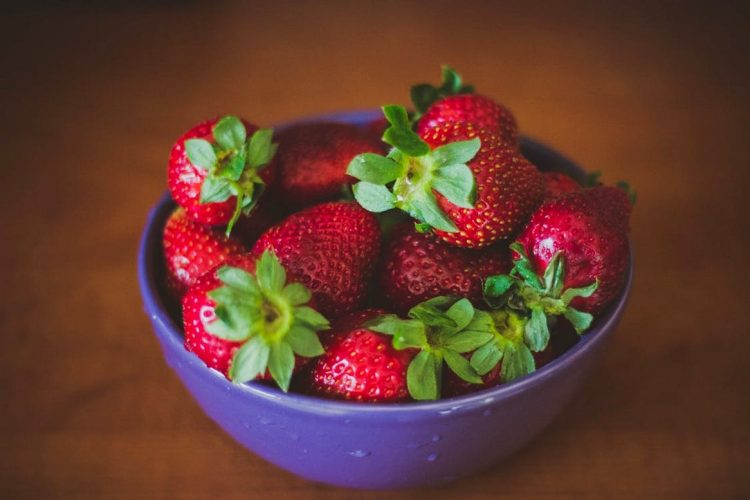 Soupe de fraises, menthe et basilic