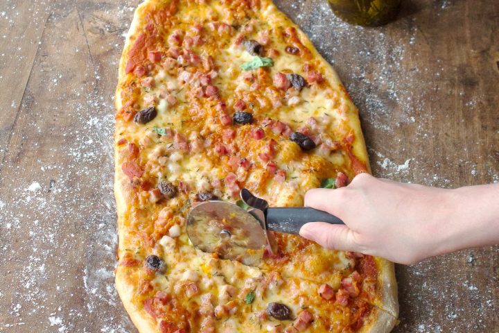 Pizza jambon-fromages