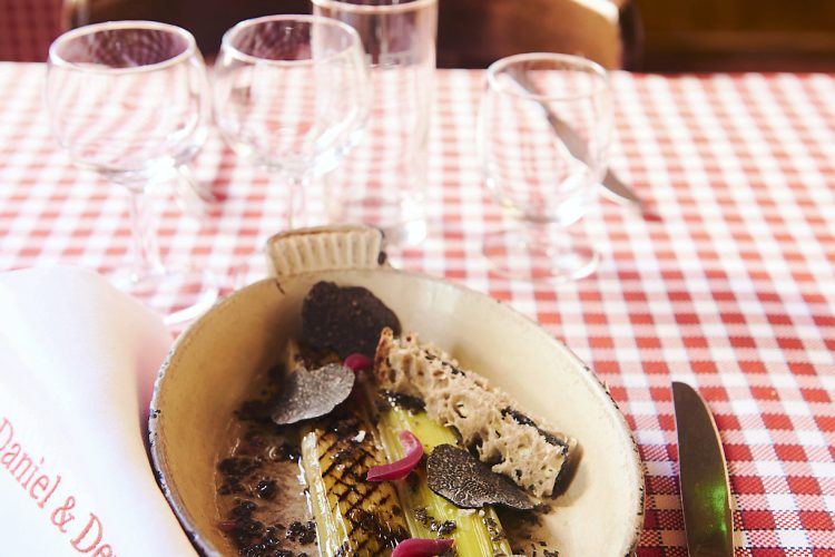 Poireaux grillés et sa vinaigrette à la truffe