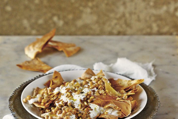 Pois chiches, yaourt et pain grillé