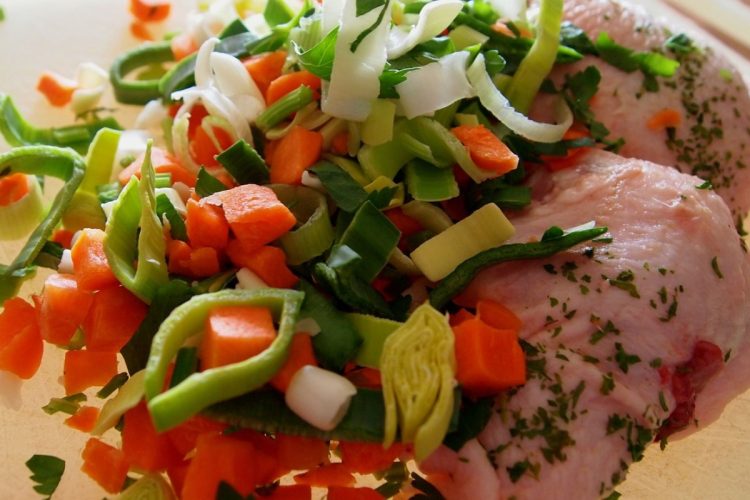 Recette de poitrine de poulet farcie au fromage et aux légumes